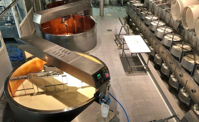 Approfondimento sulla produzione del formaggio alla Maison du Gruyère