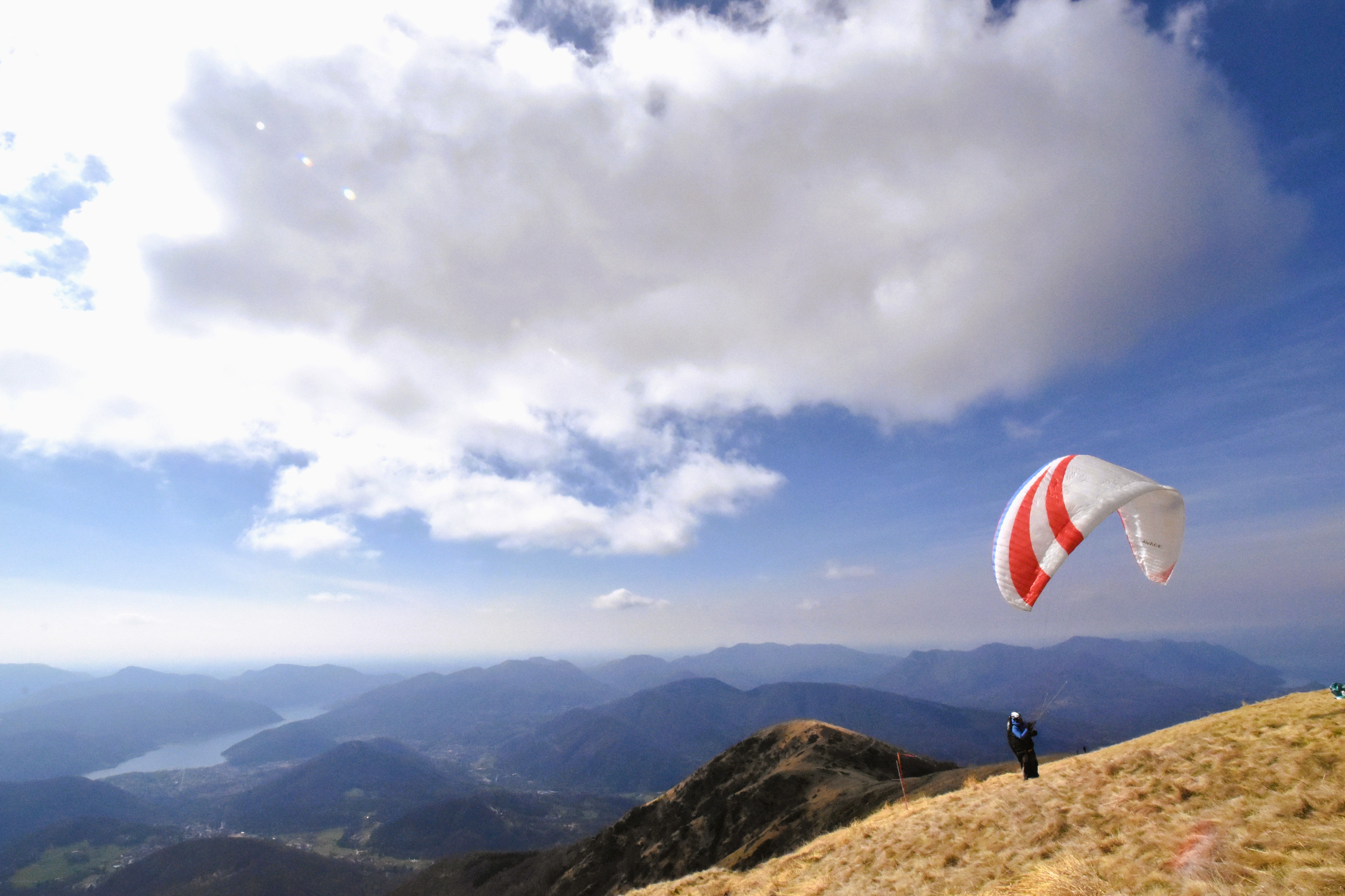 Monte Lema : Parapente avec Marcello Ancarola dans la nature passionnante des montagnes.