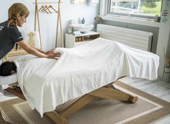 Massage: Oplev afslappende massage i Xstream Park for ro og velvære.