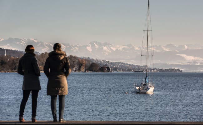 Promenade on Lake Zurich (Photo: Switzerland Tourism Ivo Scholz)