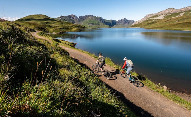 Lake Trübsee is a popular destination for excursions (Photo: Engelberg-Titlis Tourismus)