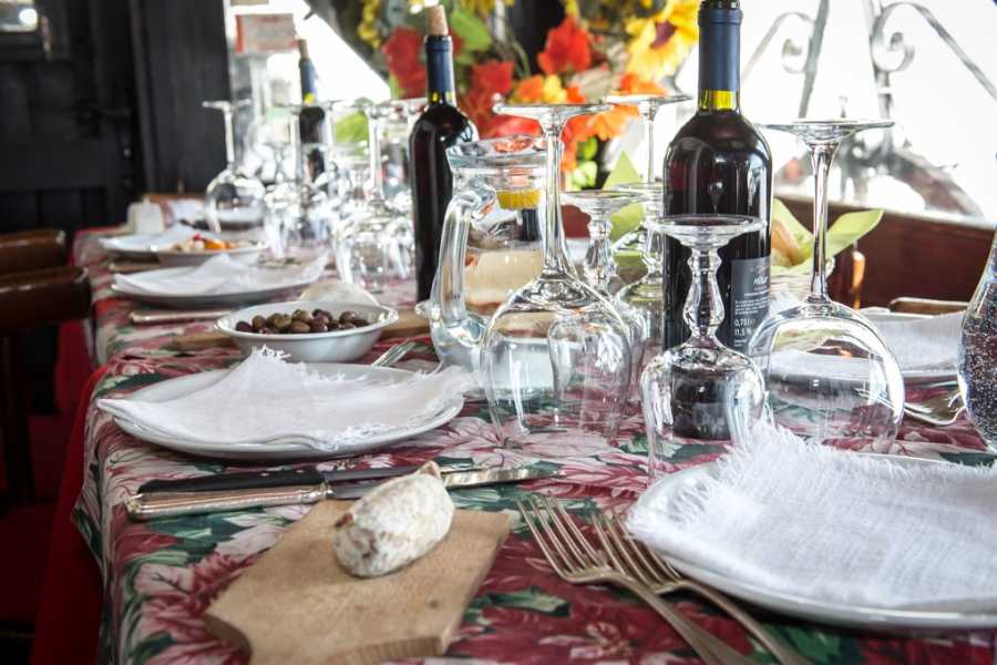 Tour de motoneige avec festin en Suisse