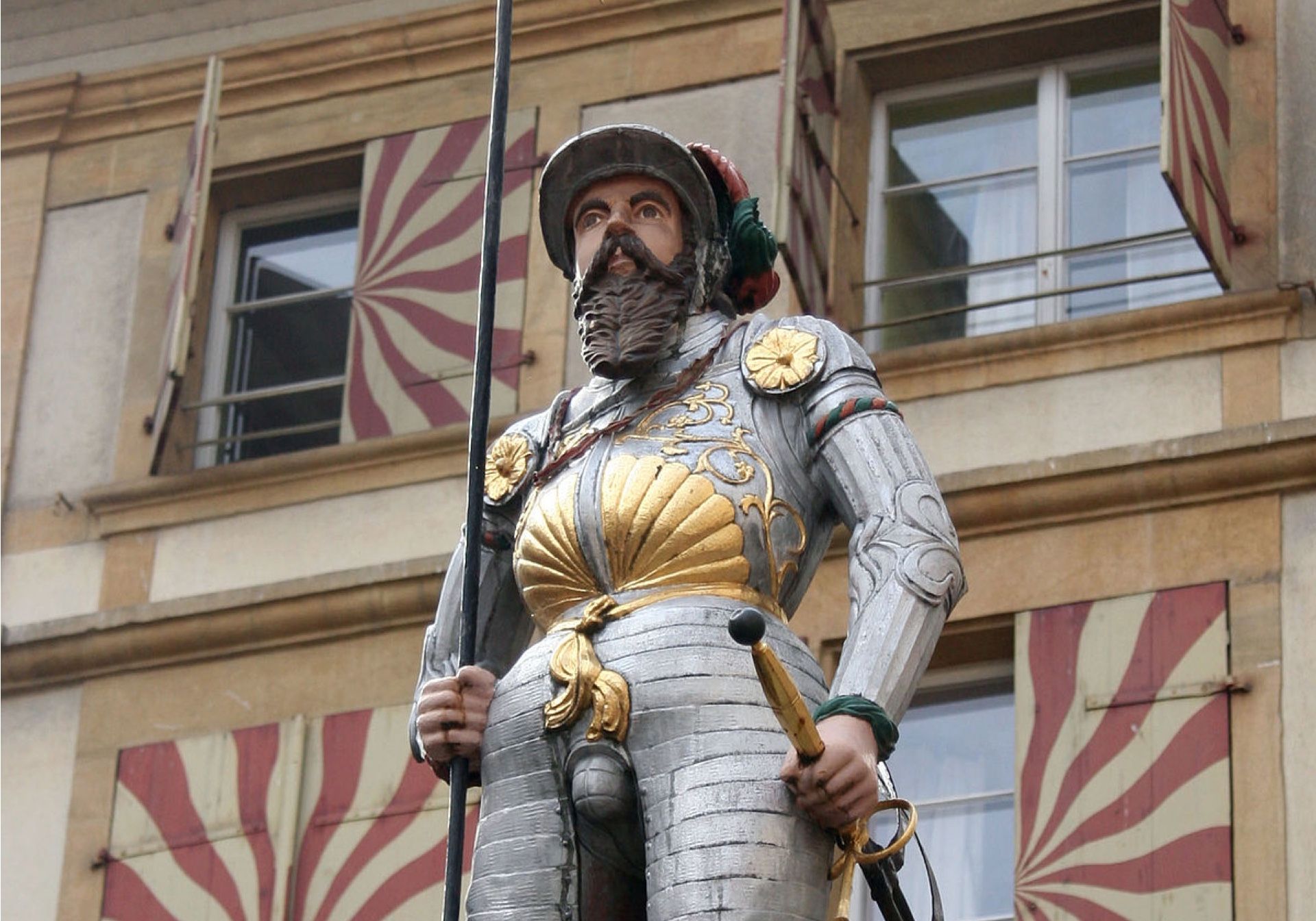 诺沙泰尔：一位历史战士的雕像，让城市的历史和文化栩栩如生。