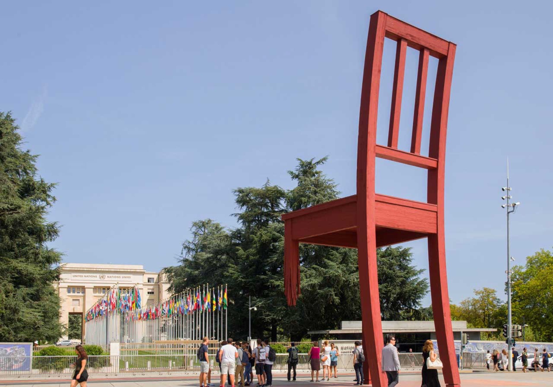 Explorial Γενεύη: Τεράστια πολυθρόνα στον κήπο, ιδανική για ομάδες και εξερευνήσεις στην πόλη.