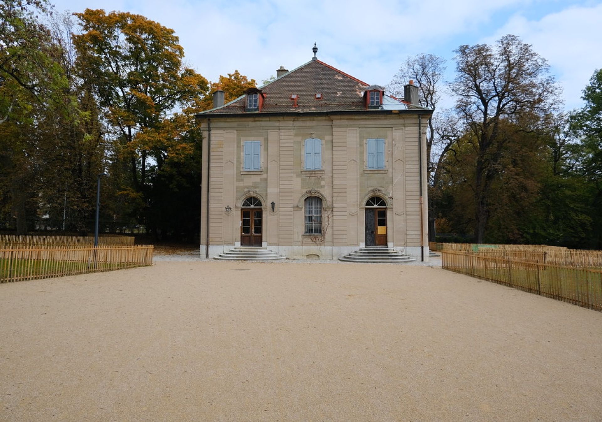 Εξερευνητής Γενεύης Διεθνής: κομψά κτίρια στον κήπο με ιστορική γοητεία και περιποιημένα τοπία