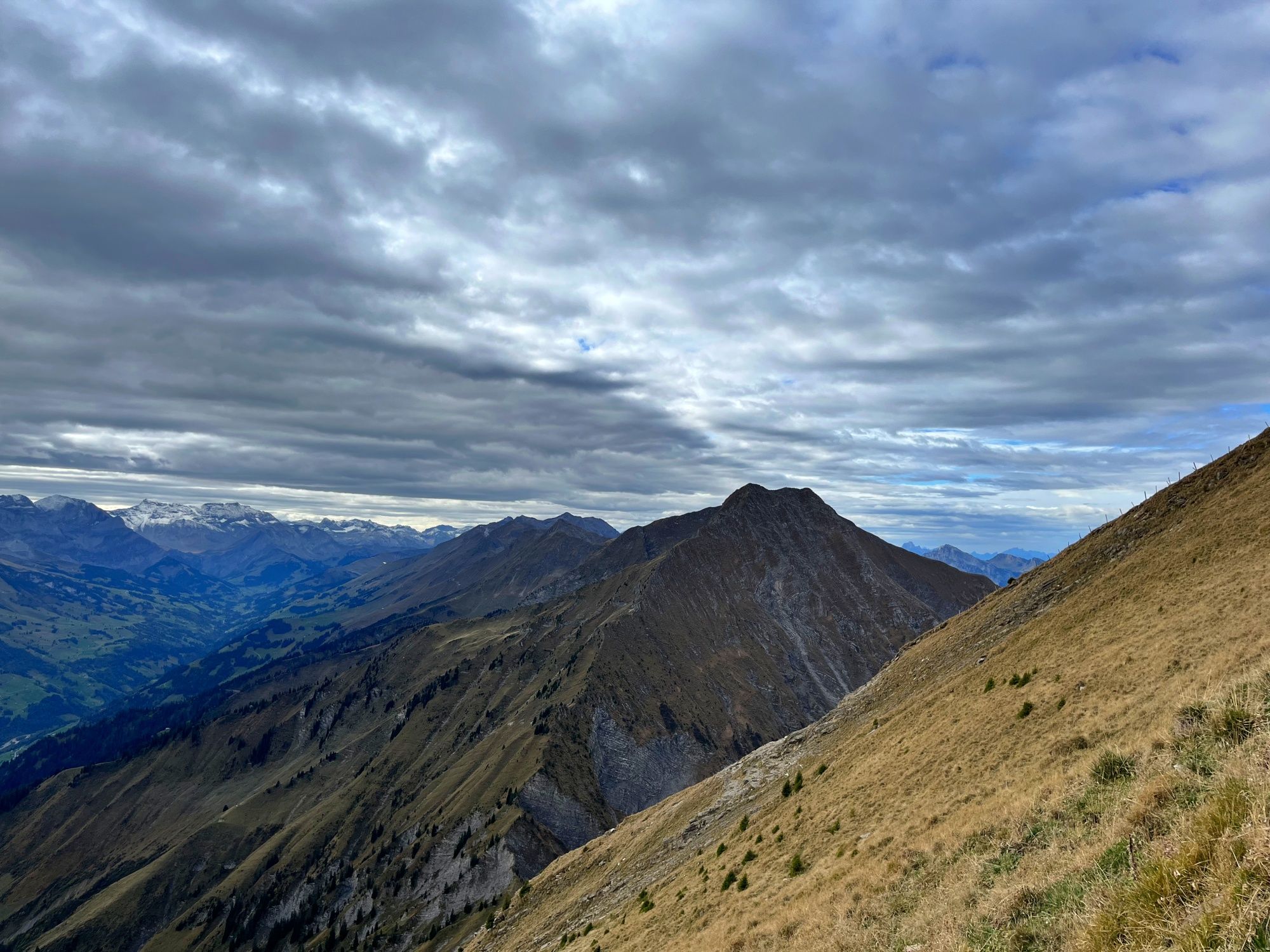 Νίζεν: εντυπωσιακό ορεινό τοπίο με τη Σεραϊνα. Ζήσε τη συγκλονιστική φύση και την υπέροχη θέα.