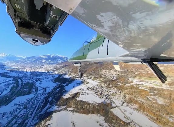 Aermacchi S.211: Flugvergnuegen in den Alpen, Winterlandschaft und beeindruckende Aussichten genießen