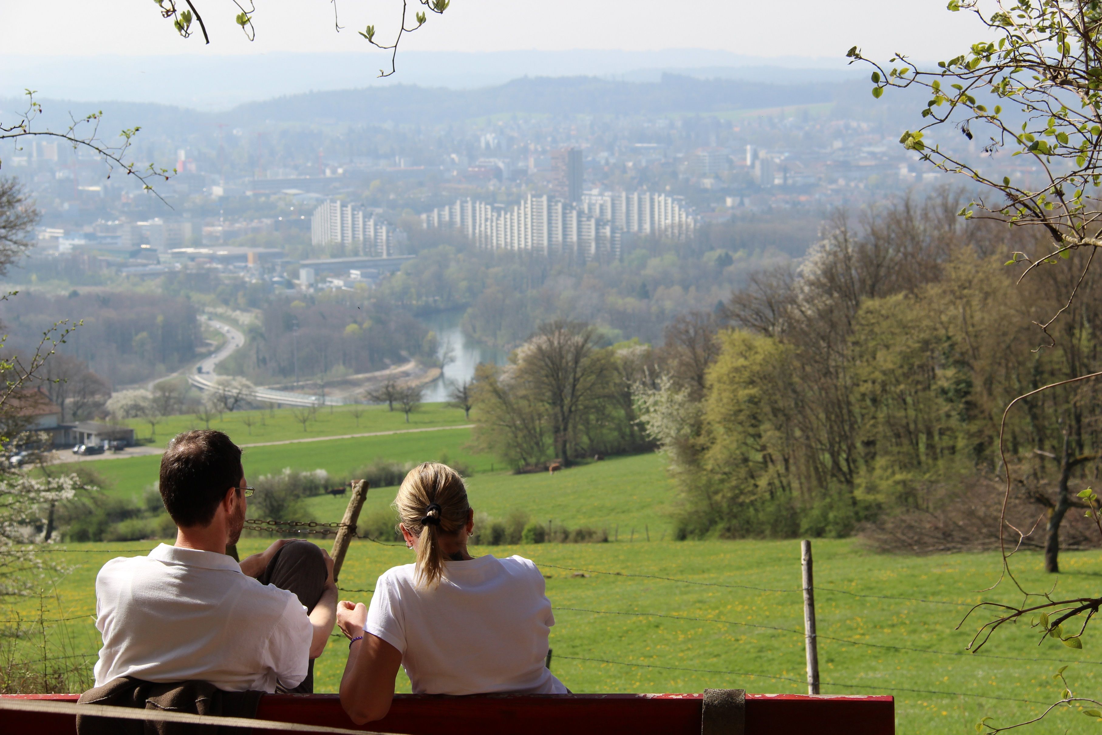 Perimukweg: Geniesse die Aussicht beim Wandern im Jurapark Aargau mit Freunden und Kindern.