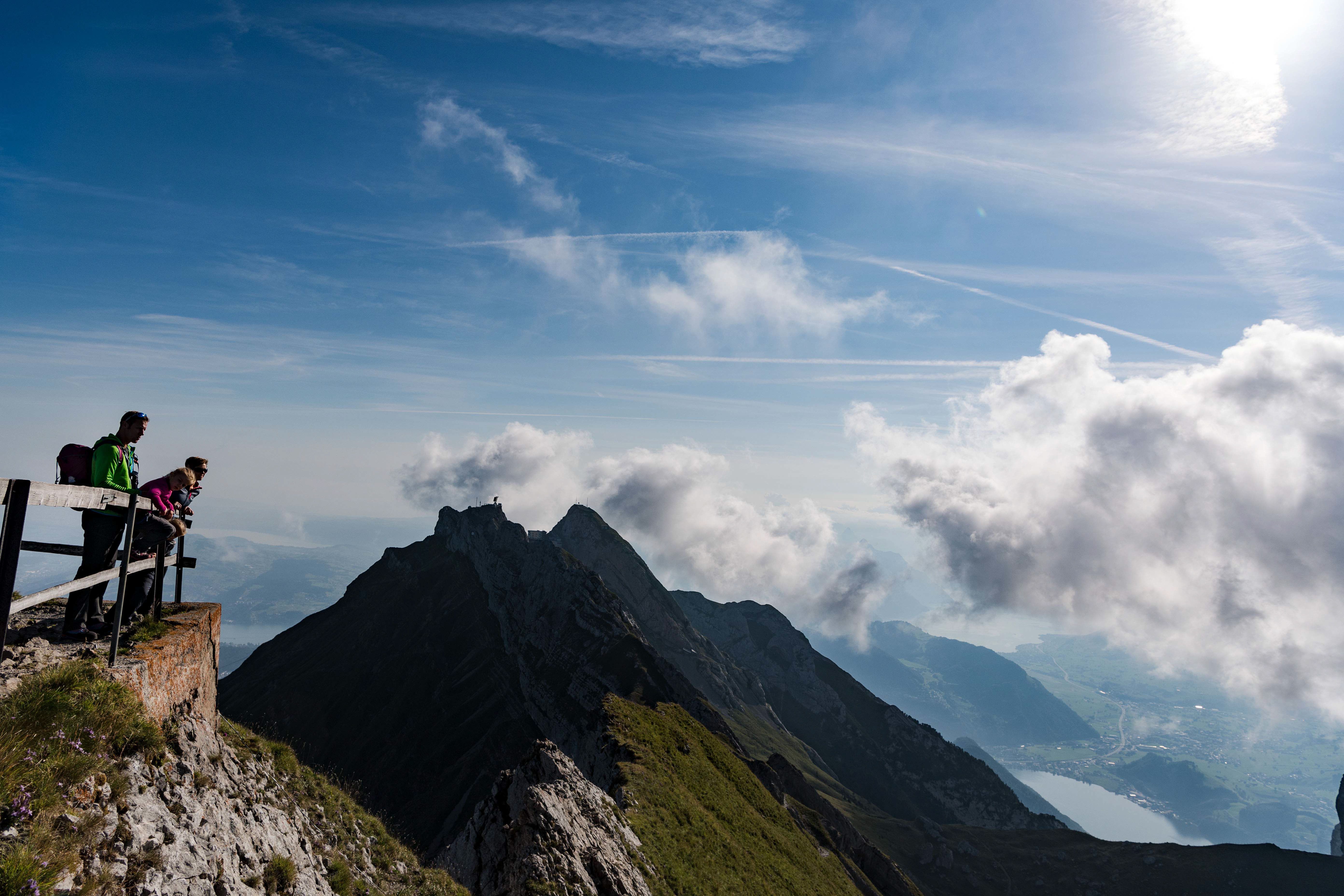 皮拉图斯：与家人在瑞士大自然中享受徒步旅行的美景。