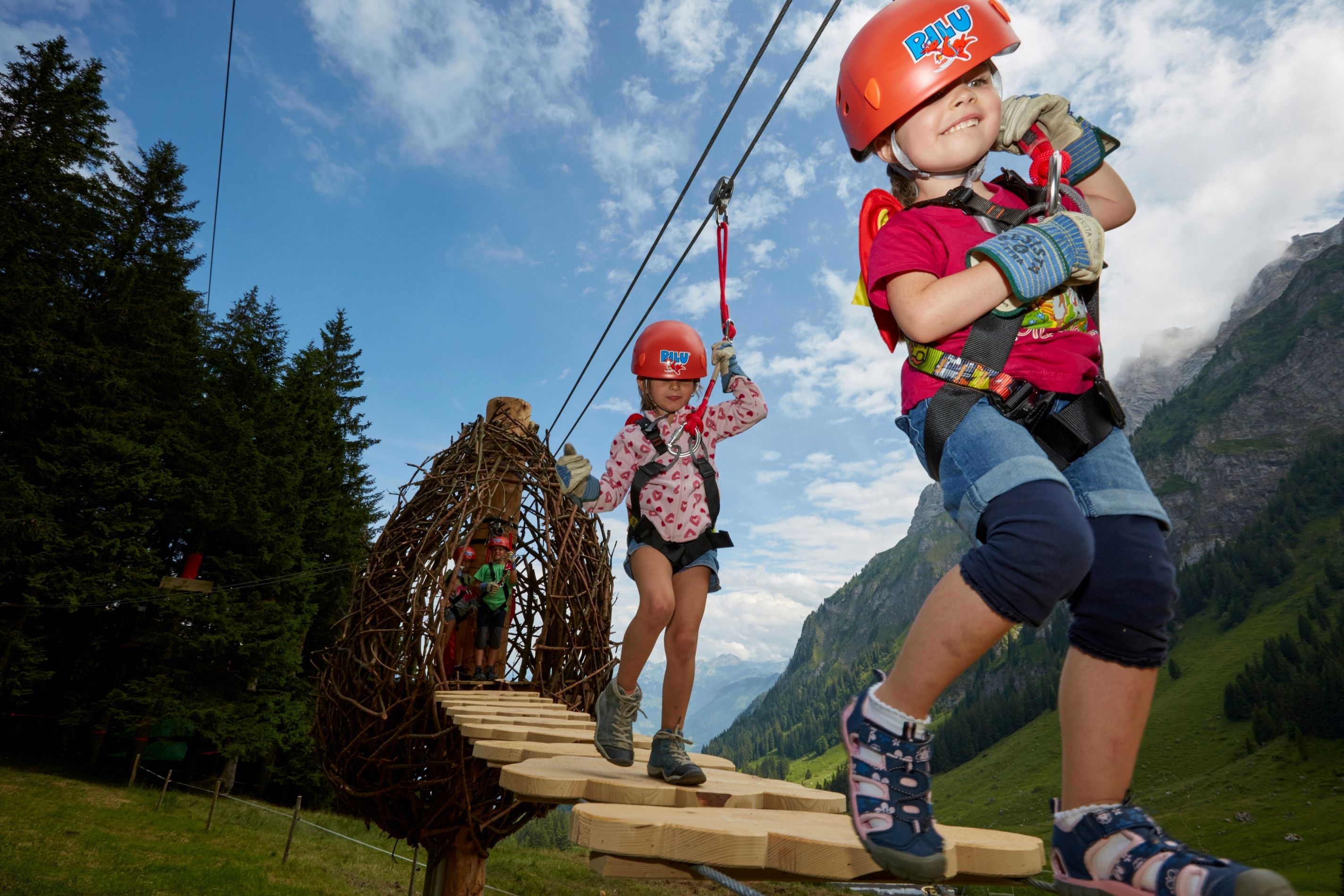 PILU Seilpark: Kinder erleben Abenteuer in der Natur am Pilatus in den Schweizer Alpen.