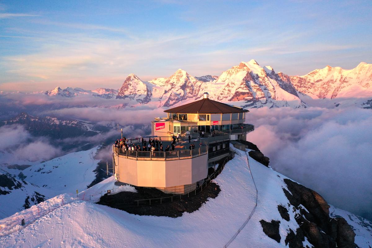 Piz Gloria: Restaurante con una vista impresionante de las montañas y el atardecer sobre los Alpes. Cocina suiza.