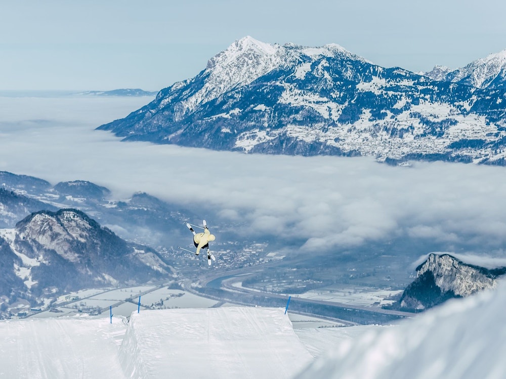 Пизоль Фристайл: захватывающая зимняя активность в горах с прекрасным снегом и пейзажами.