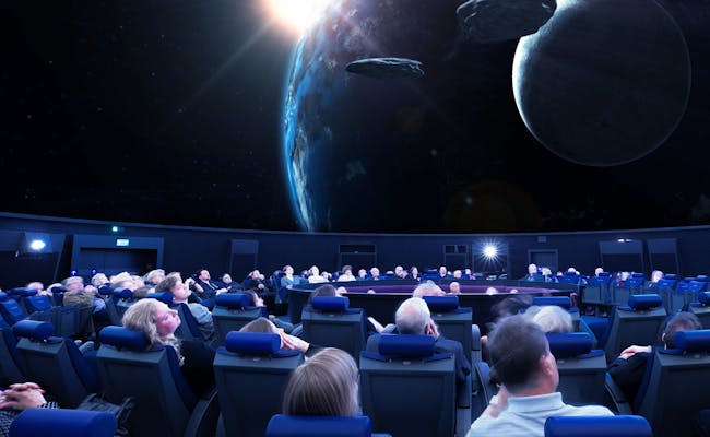 Planetarium Verkehrshaus Luzern mit Zuschauern und Projektionen