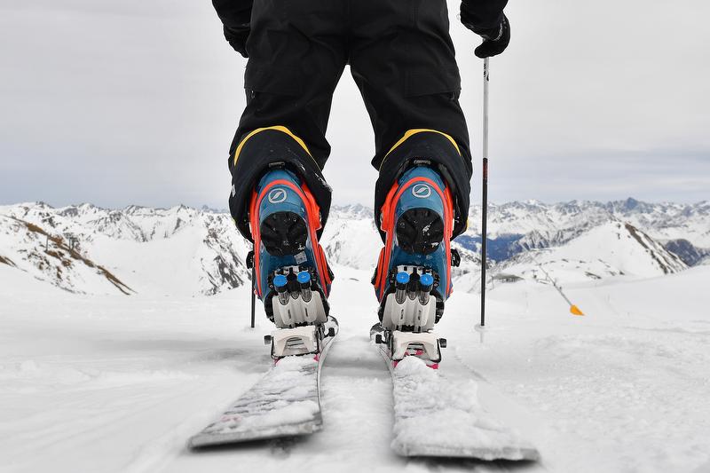 Soukromá výuka: vázání lyží pro optimální kontrolu při zimních sportech v horách.