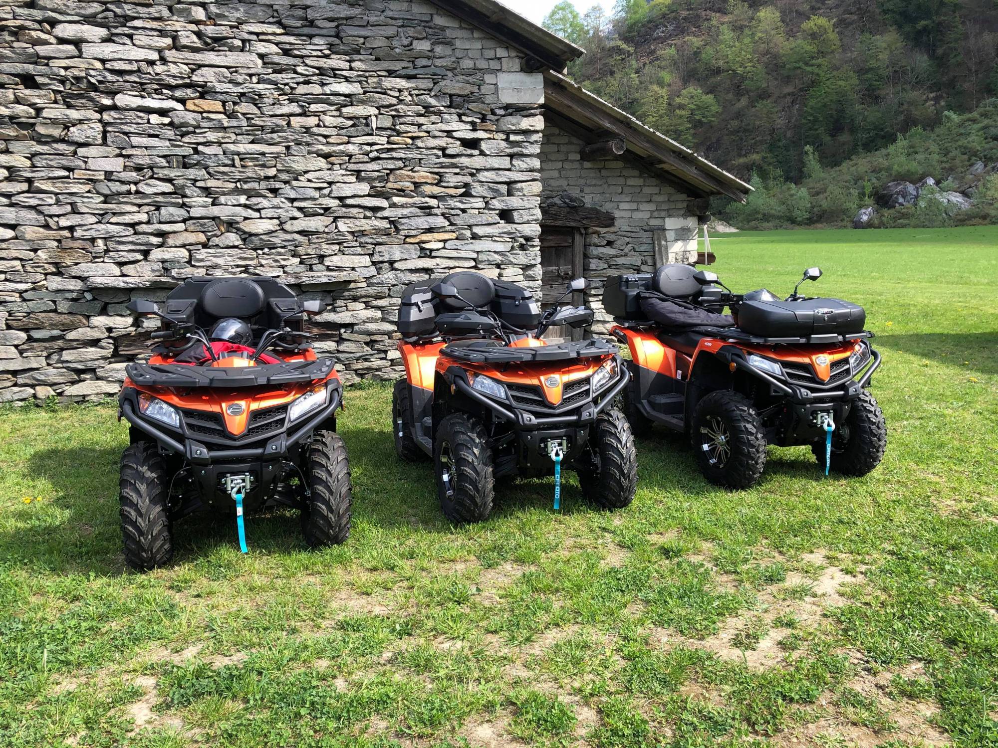 Quadbilar finns till uthyrning för att utforska landskapet.