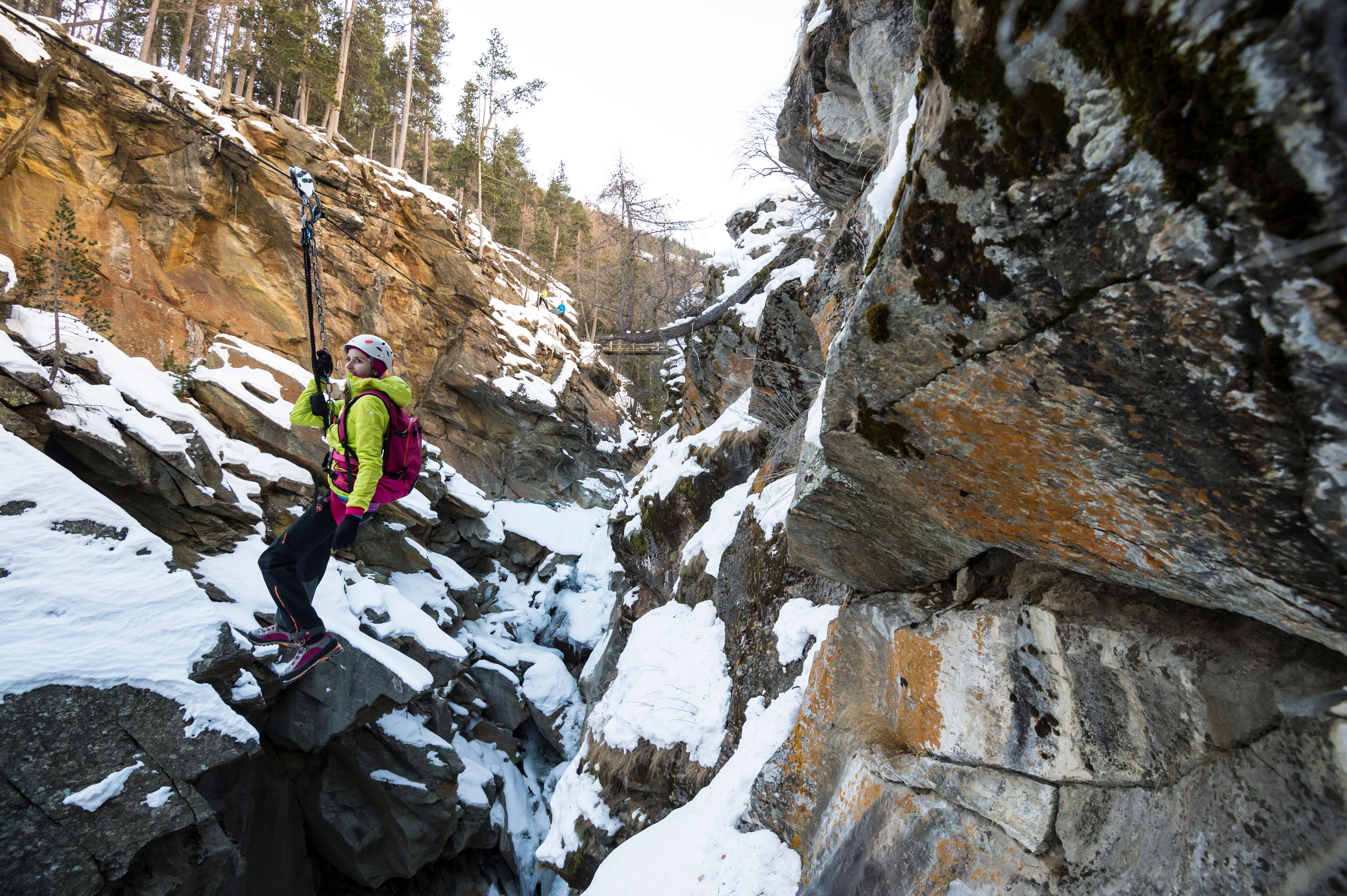 Gorge Alpine in the Snow: Experience Winter Adventures in the Impressive Mountains of the Region.
