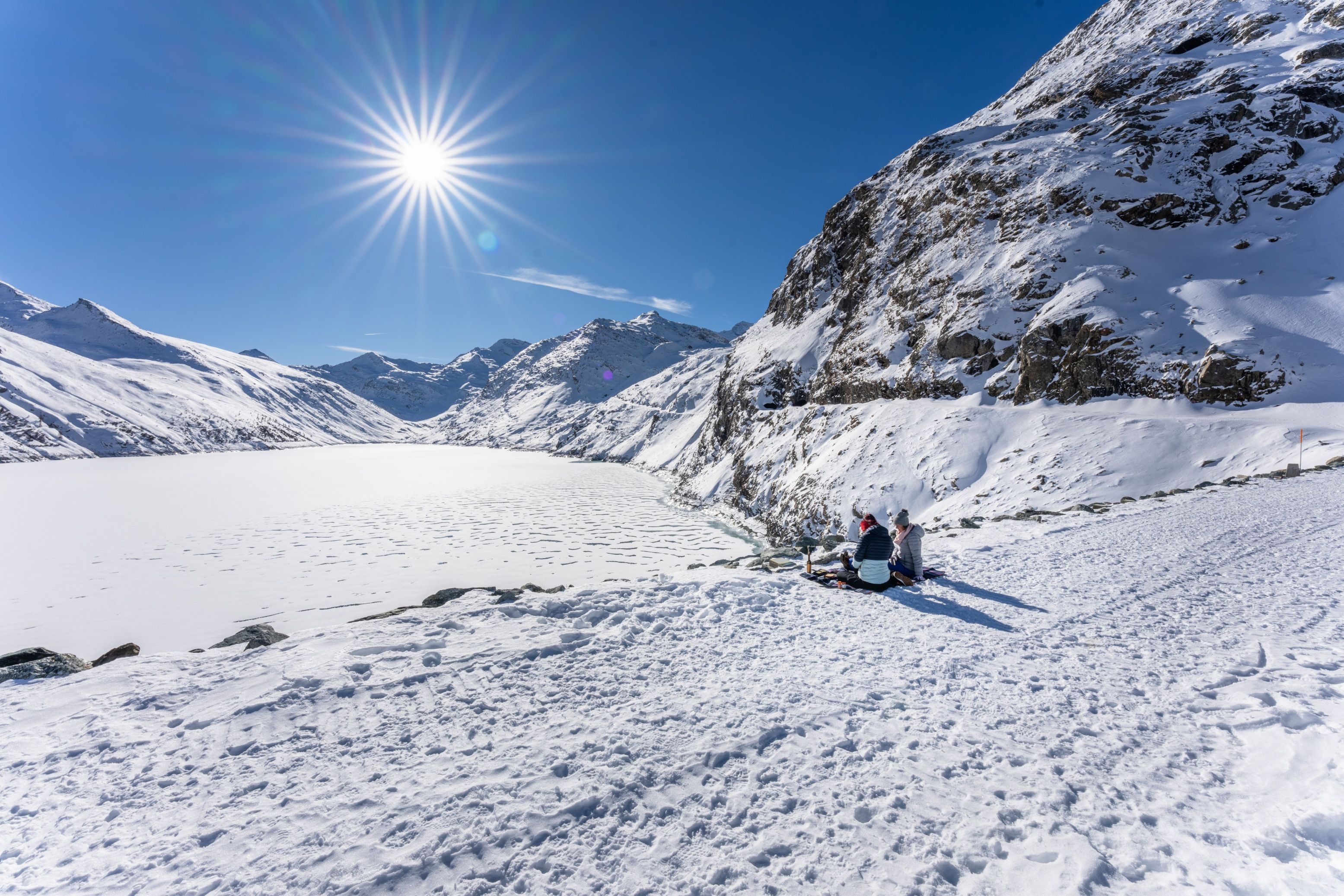 Raclette para levar: desfruta de uma deliciosa Raclette no inverno na idílica Saas-Schlucht.