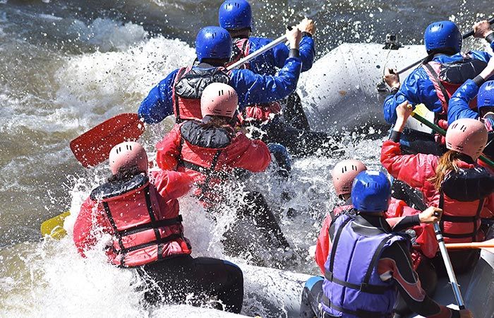 พายเรือ rafting ใน Arve: มาสนุกกับการพายเรือกับเพื่อน ๆ ท่ามกลางธรรมชาติของสวิตเซอร์แลนด์กันเถอะ!