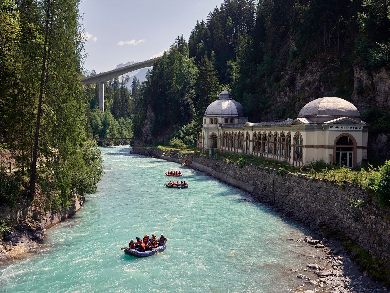 Rafting Scuol: Oplev spændende rafting-eventyr på Giarsun-floden i naturen i Engadin.