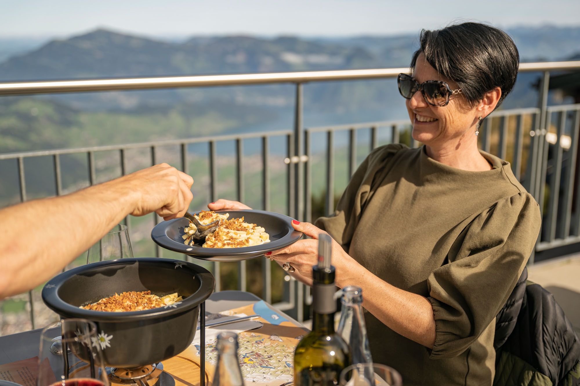 餐厅：在山中享受自然景观的美食特色。非常适合团队。