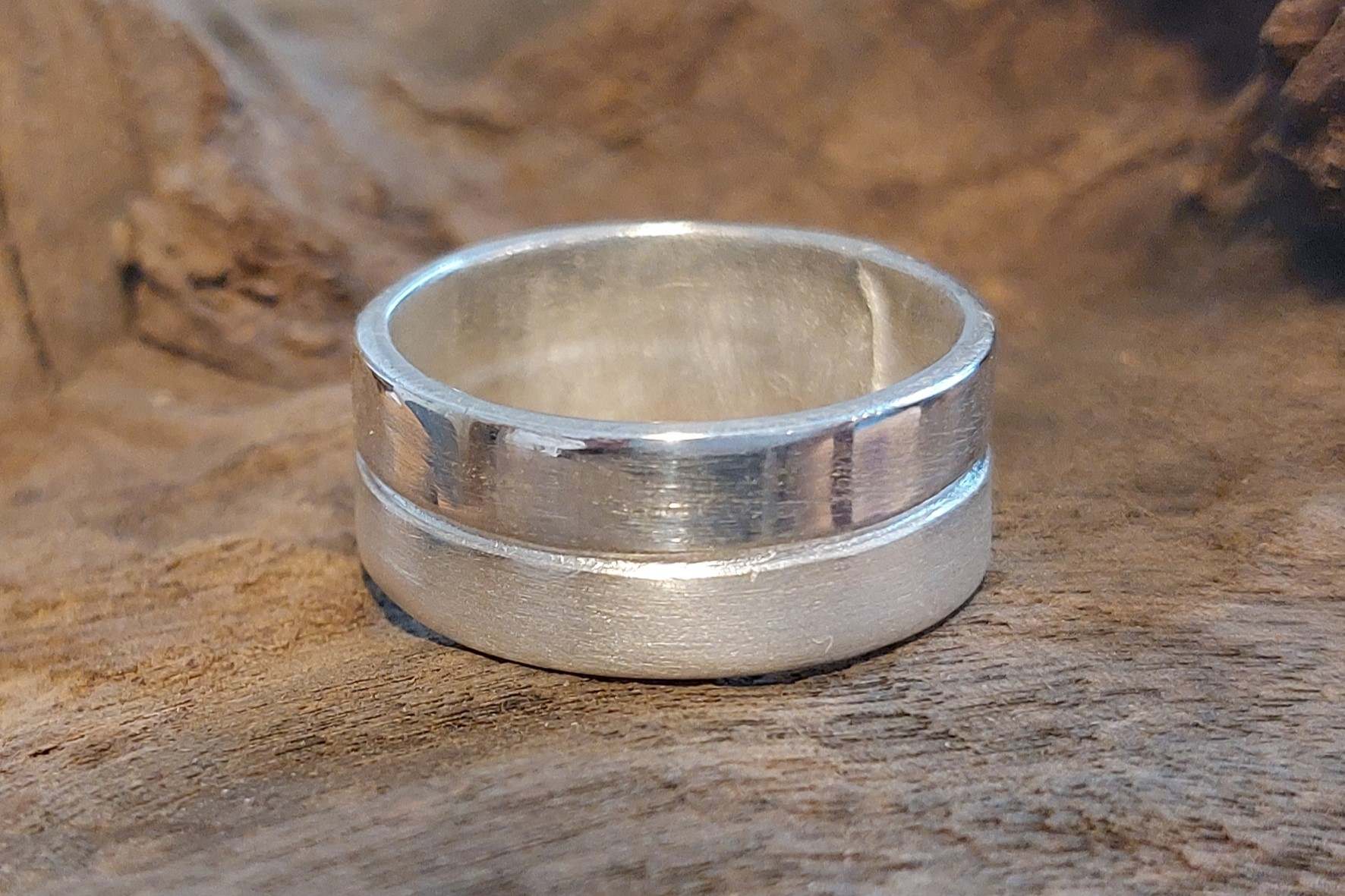 रजाही की अंगूठी: शिल्प कार्यशाला से उत्कृष्ट हस्तनिर्मित चांदी की अंगूठी जो गहने प्रेमियों के लिए है।