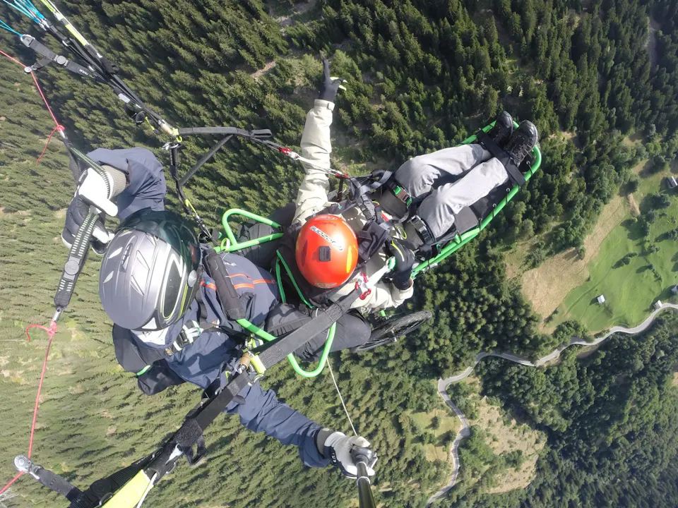 Rollstuhl Tandem Gleitschirmfliegen
