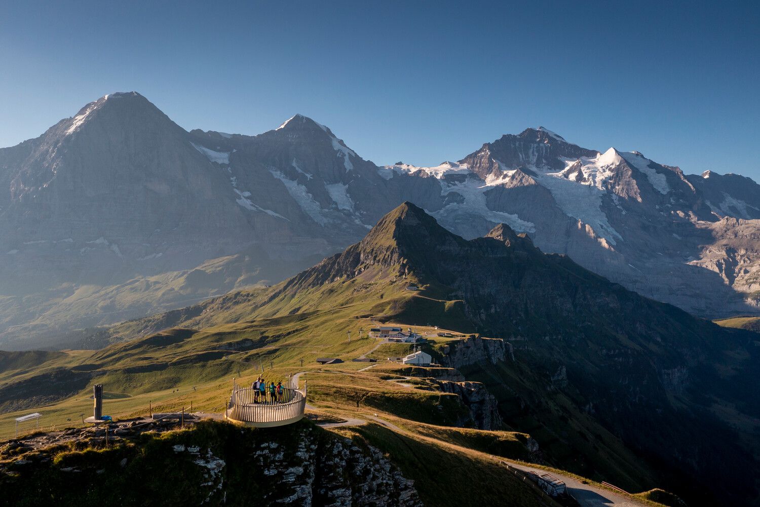 Männlichen: Wandern in den Bergen mit Gruppen, herrlichem Ausblick und Naturerlebnis.