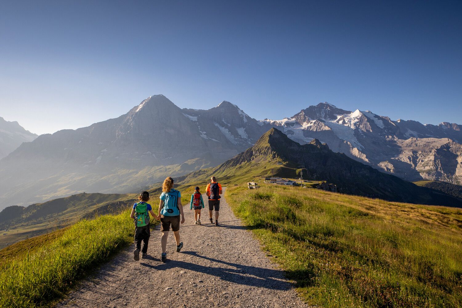 Männlichen: Wandert mit Kindern in den Bergen, erlebe die Natur im Sommer.