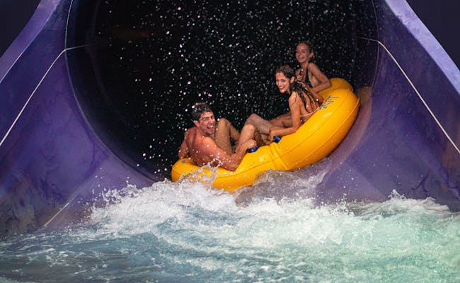 Splash & Spa: spannender Wasserrutschen-Spaß für Familien und Freunde im Tessin
