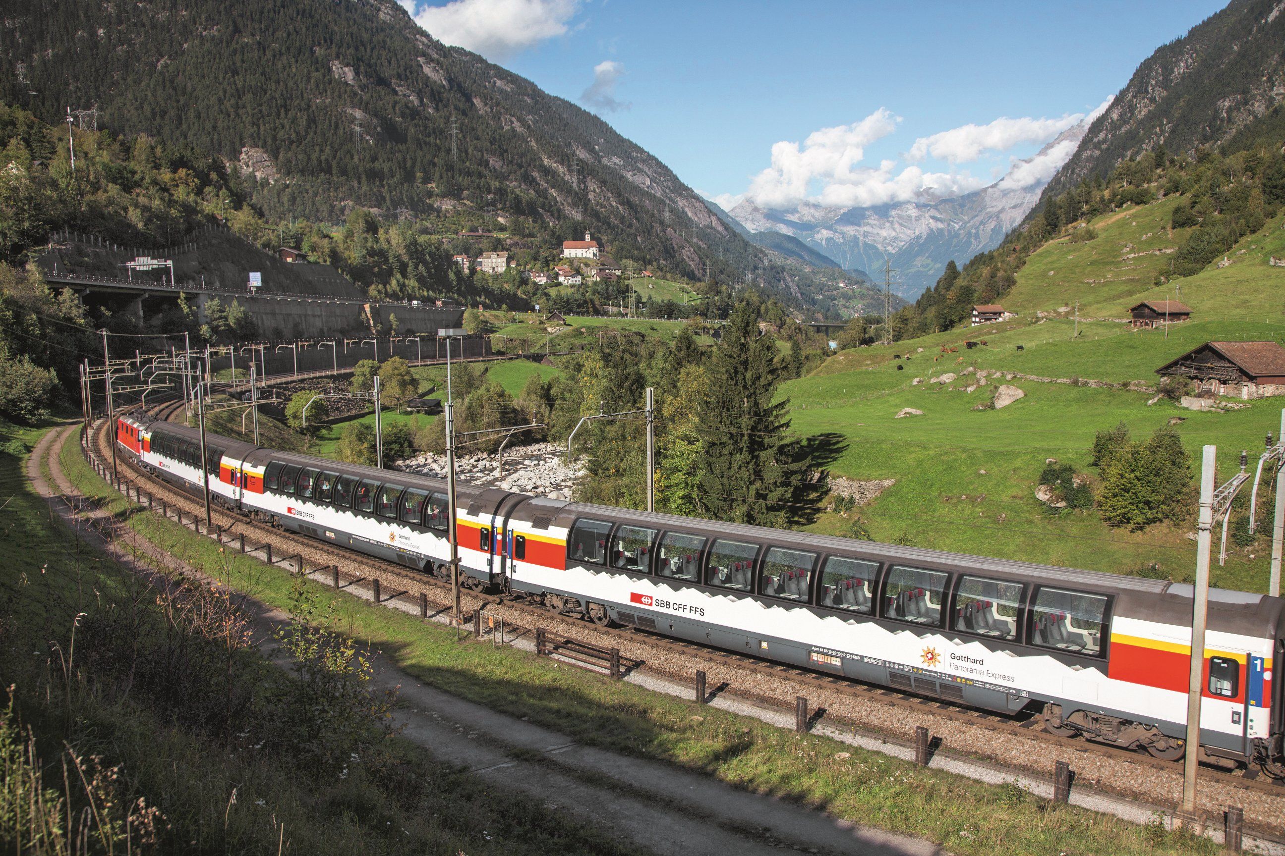 Gotthard Panorama Express : Vit une magnifique balade en train à travers les Alpes suisses en été