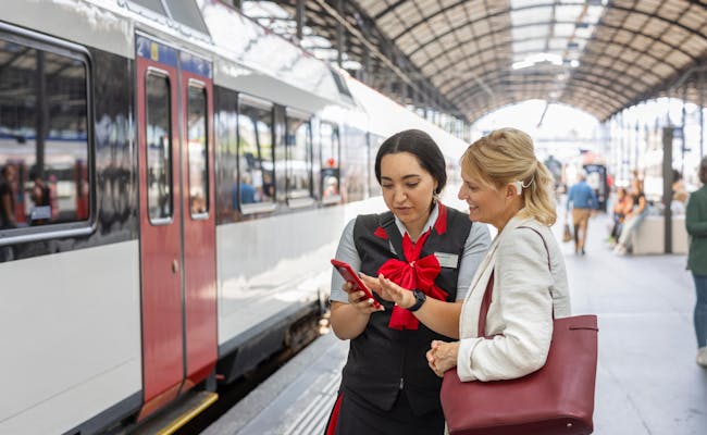 Reizigers: Advies op het station, SBB dagkaarten, Trein, Vrouwen, Reiservaring