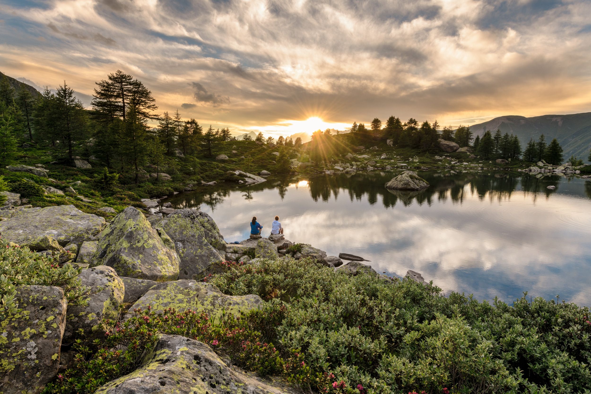 빈탈 자연 공원에서의 일몰과 반사되는 물.