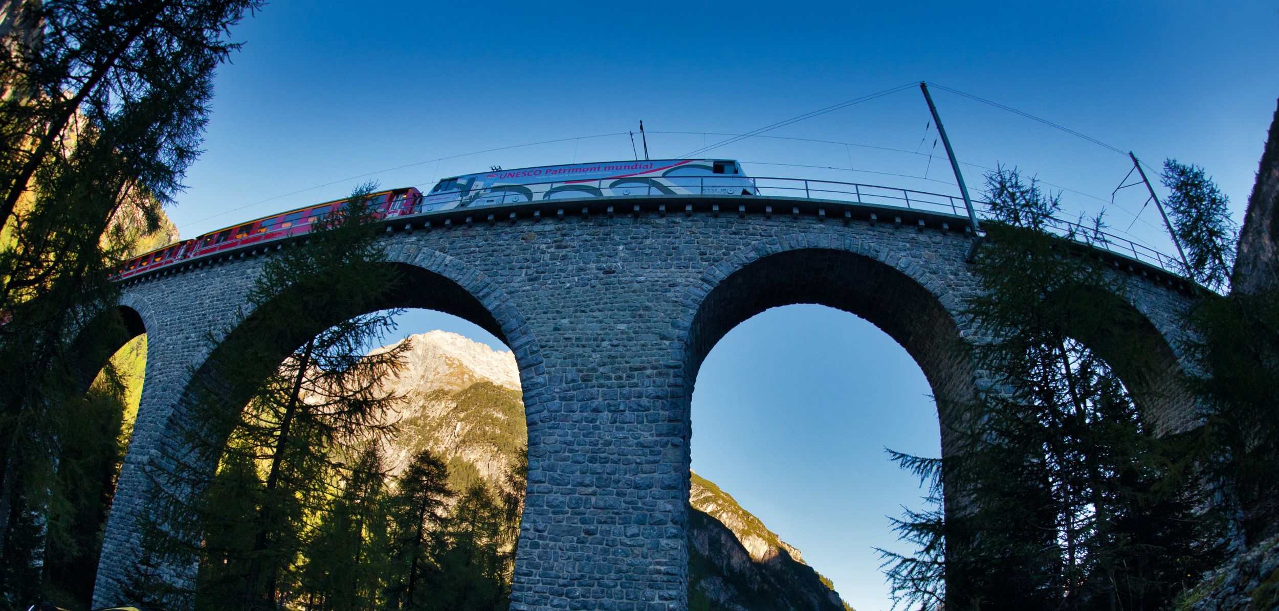 Viaduc de Landwasser à Filisur : architecture impressionnante d'un viaduc ferroviaire en Suisse