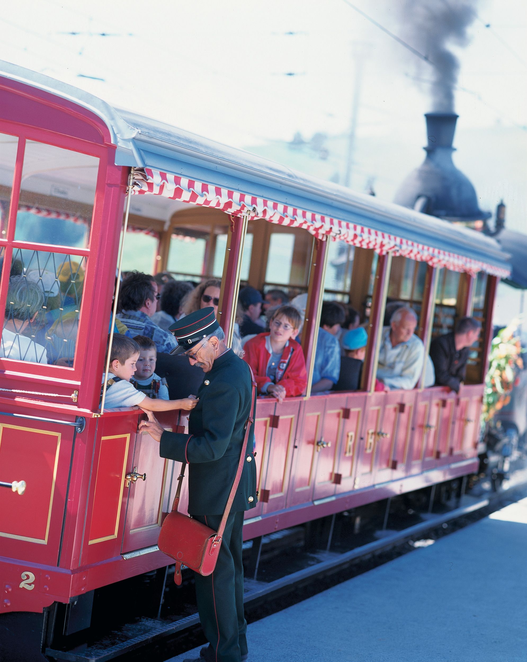 वित्ज़नाउ रैक रेलवे: परिवार और दोस्तों के साथ सुंदर स्विट्ज़रलैंड में आरामदायक यात्रा