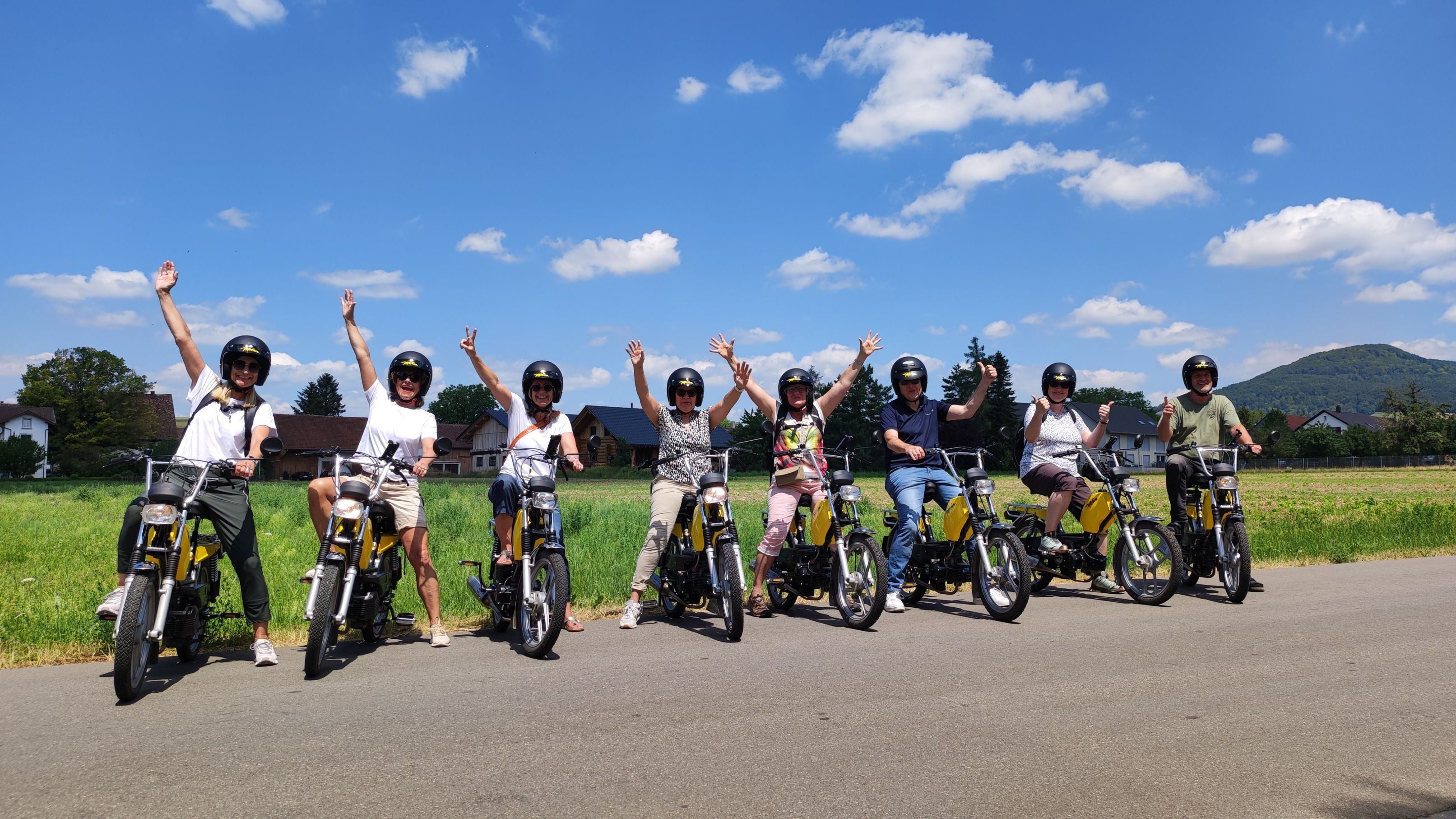 Moped Tour Schaffhausen: Group of riders with mopeds in nature during nice weather.