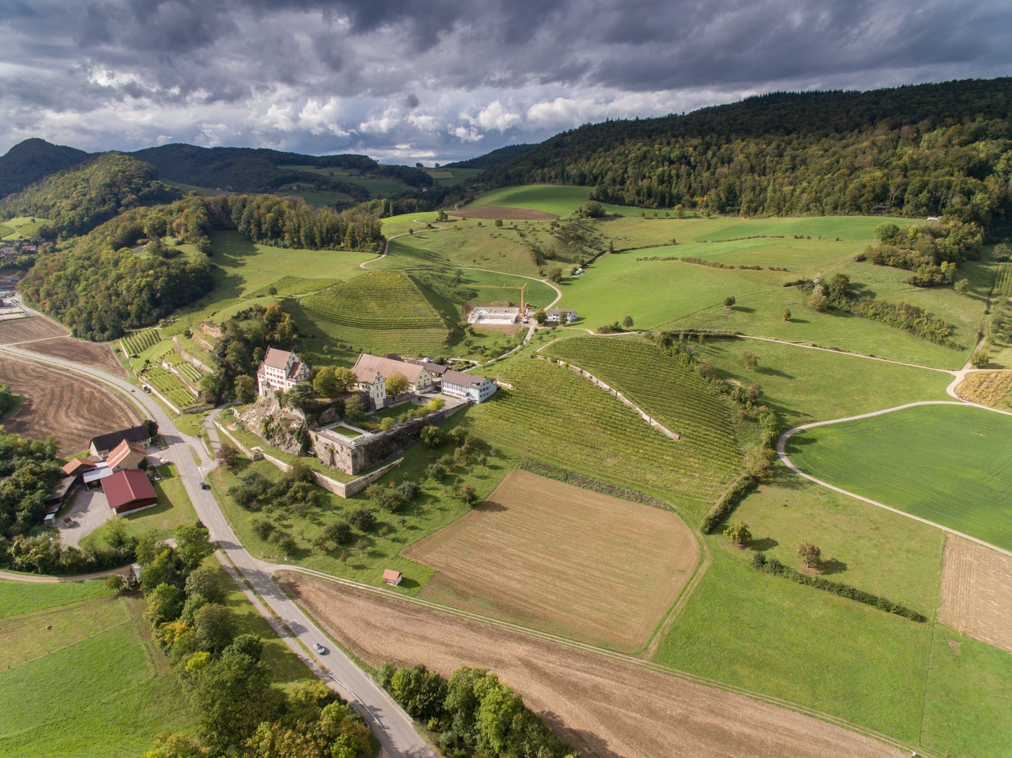 骑行游 Schloss Kasteln：在迷人的环境中体验自然，享受可持续的骑行之旅。