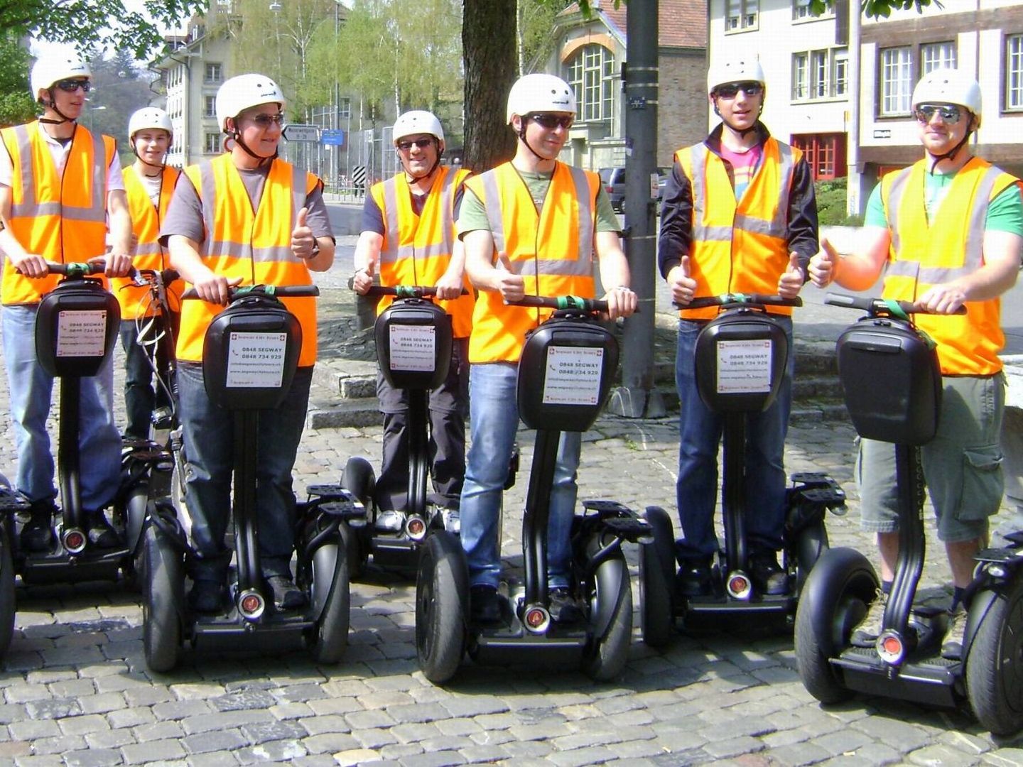 ทัวร์ Segway เบิร์น: สนุกกับการสำรวจเมืองที่น่าตื่นเต้นกับเพื่อนและครอบครัวในเบิร์นบน Segways.