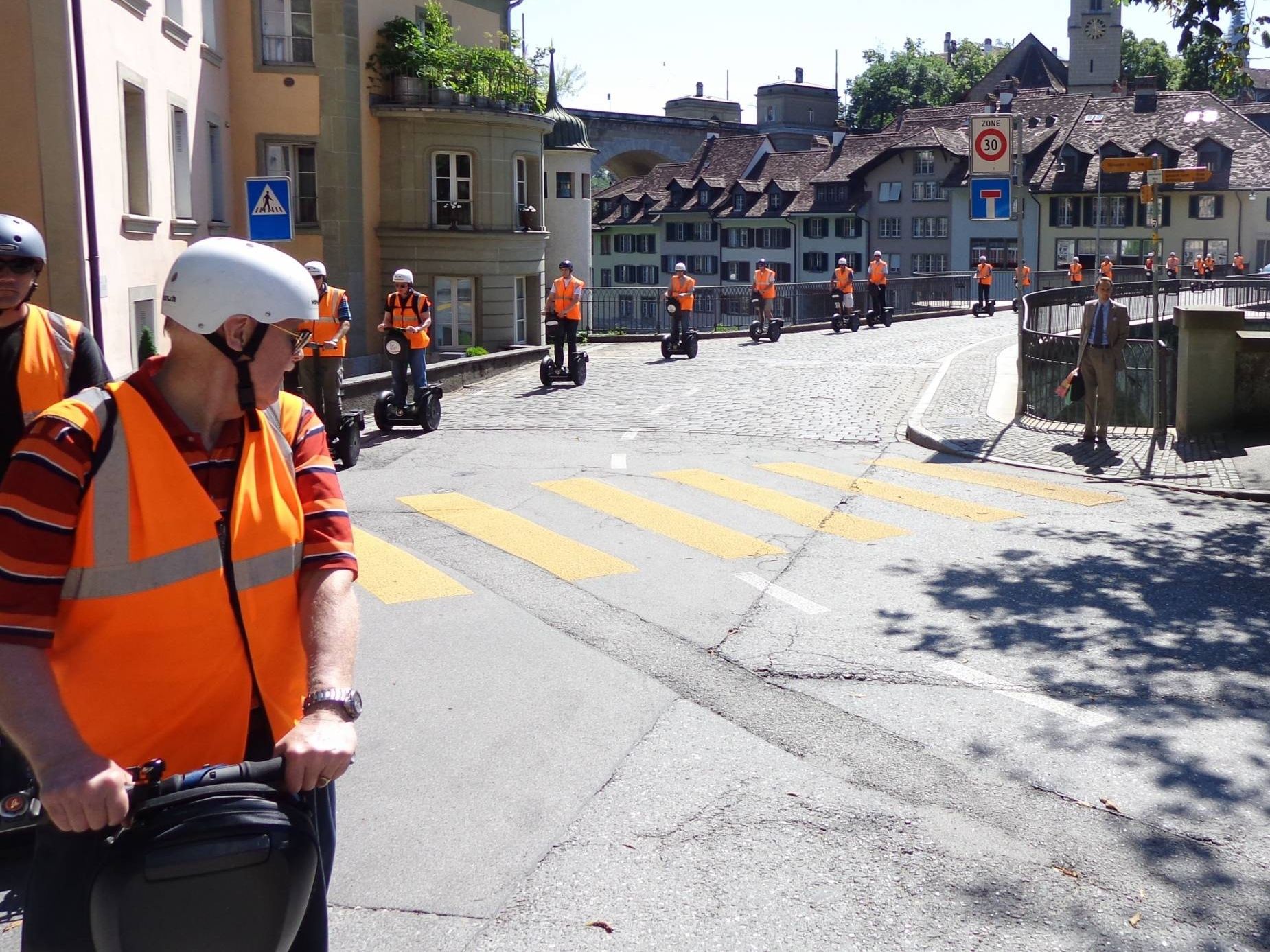 ทัวร์เซกเวย์ที่เบิร์น: มาสัมผัสการผจญภัยที่น่าสนใจในเมืองกับกลุ่มเพื่อนในช่วงฤดูร้อน.