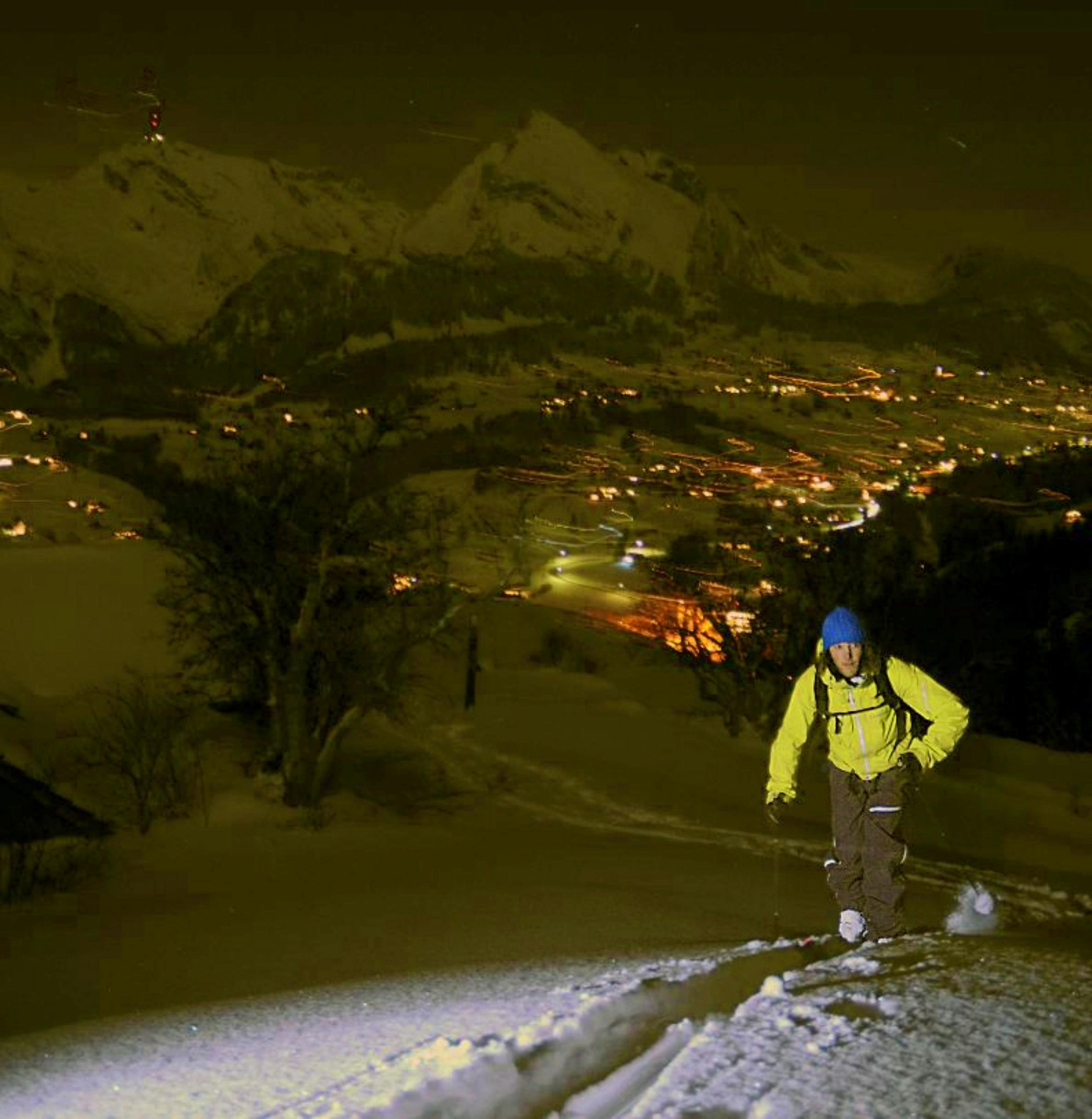 جولة رأس السنة: جولة على الثلوج في توغنبرغ تحت تساقط الثلوج ليلاً والجبال المحيطة