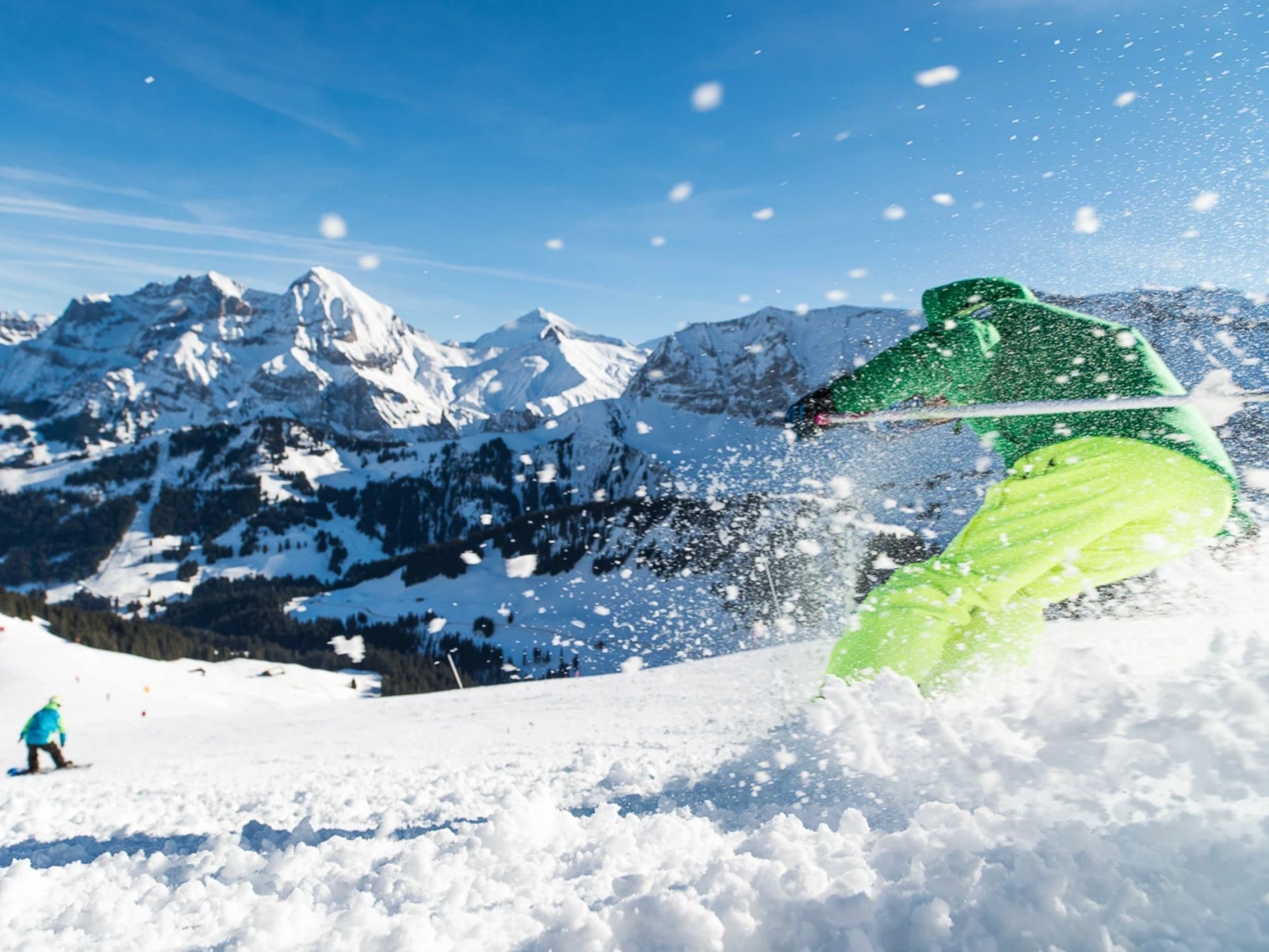 สกีที่อเดลโบเดิน ทช็องเทนอัลป์ นักสกีที่กระโดด สันเขาที่มีหิมะ