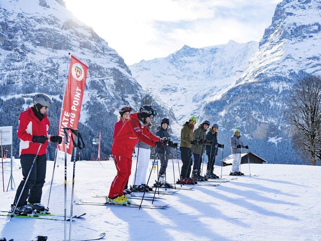 Esquiar em Grindelwald com vista para as montanhas