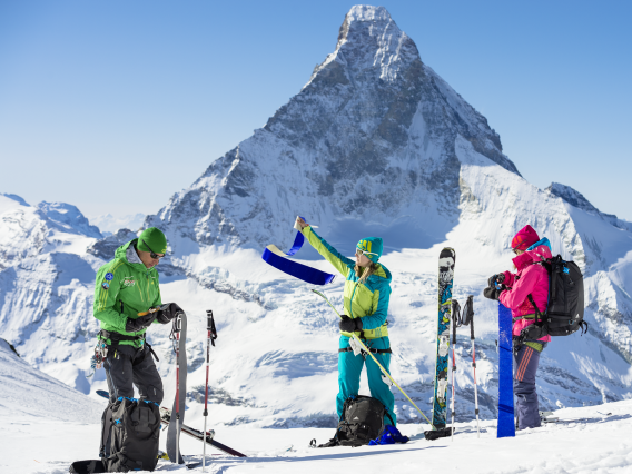 Skitour Zermatt con vista sul Cervino, Escursionisti attivi di sci alpinismo, Paesaggio invernale