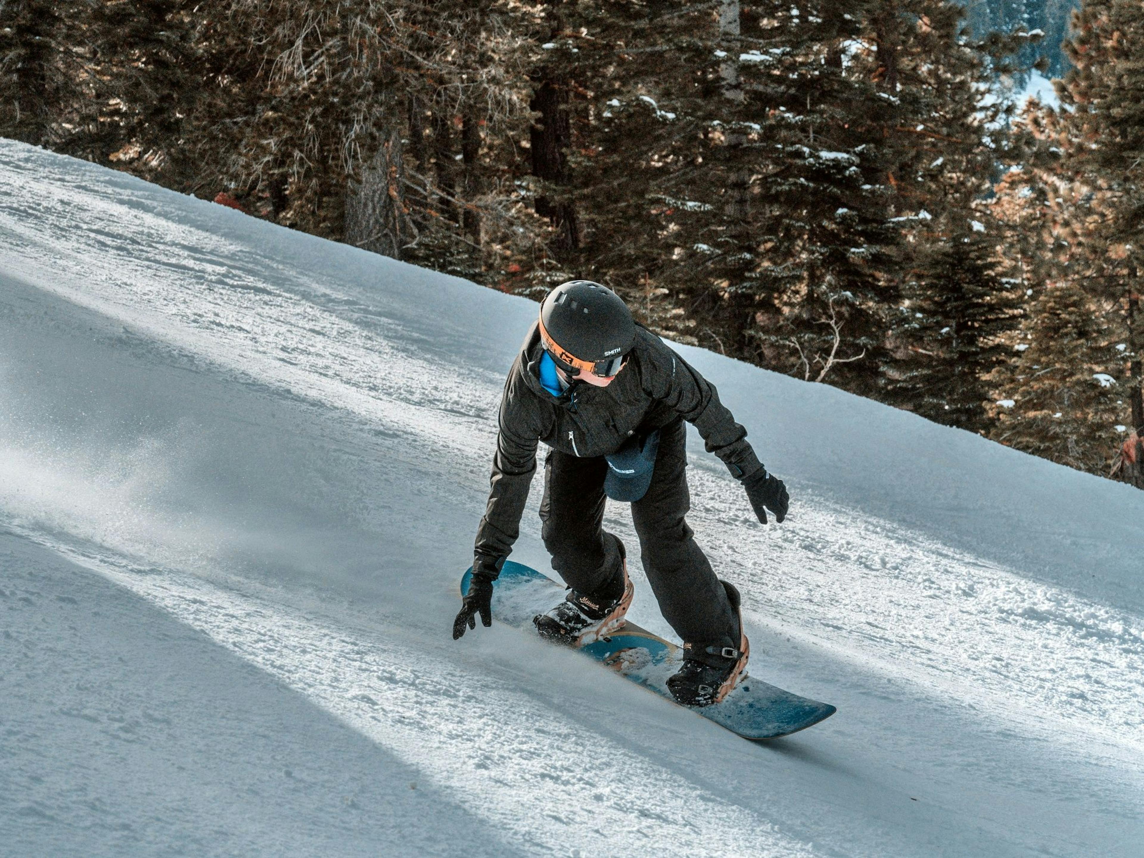 Louer un snowboard à Grindelwald et découvrir les pistes pendant les vacances d'hiver.