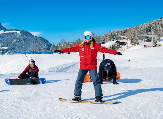 Lekcje snowboardu dla początkujących w Grindelwaldzie z grupą, mnóstwo zabawy na śniegu