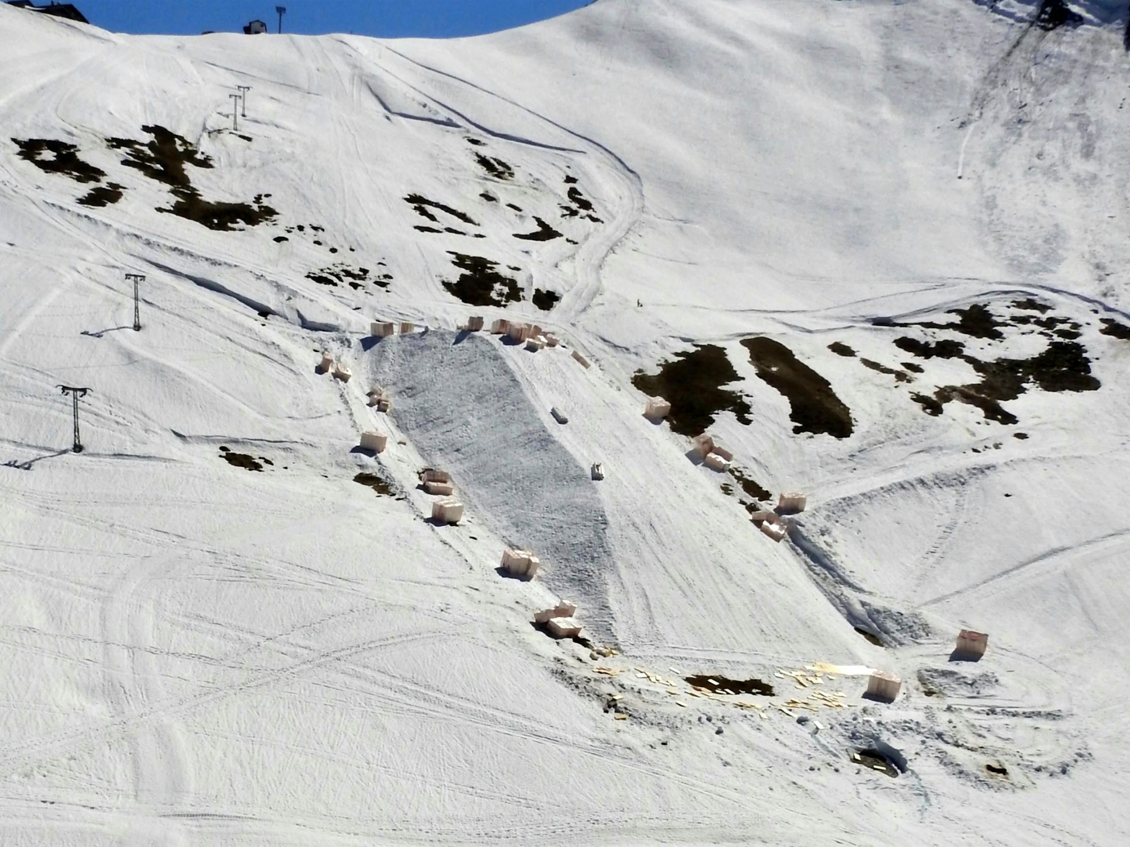 Snowfarming en Adelboden, Tschentenalp: vista sobre la gestión de la nieve, paisaje blanco, 2023.