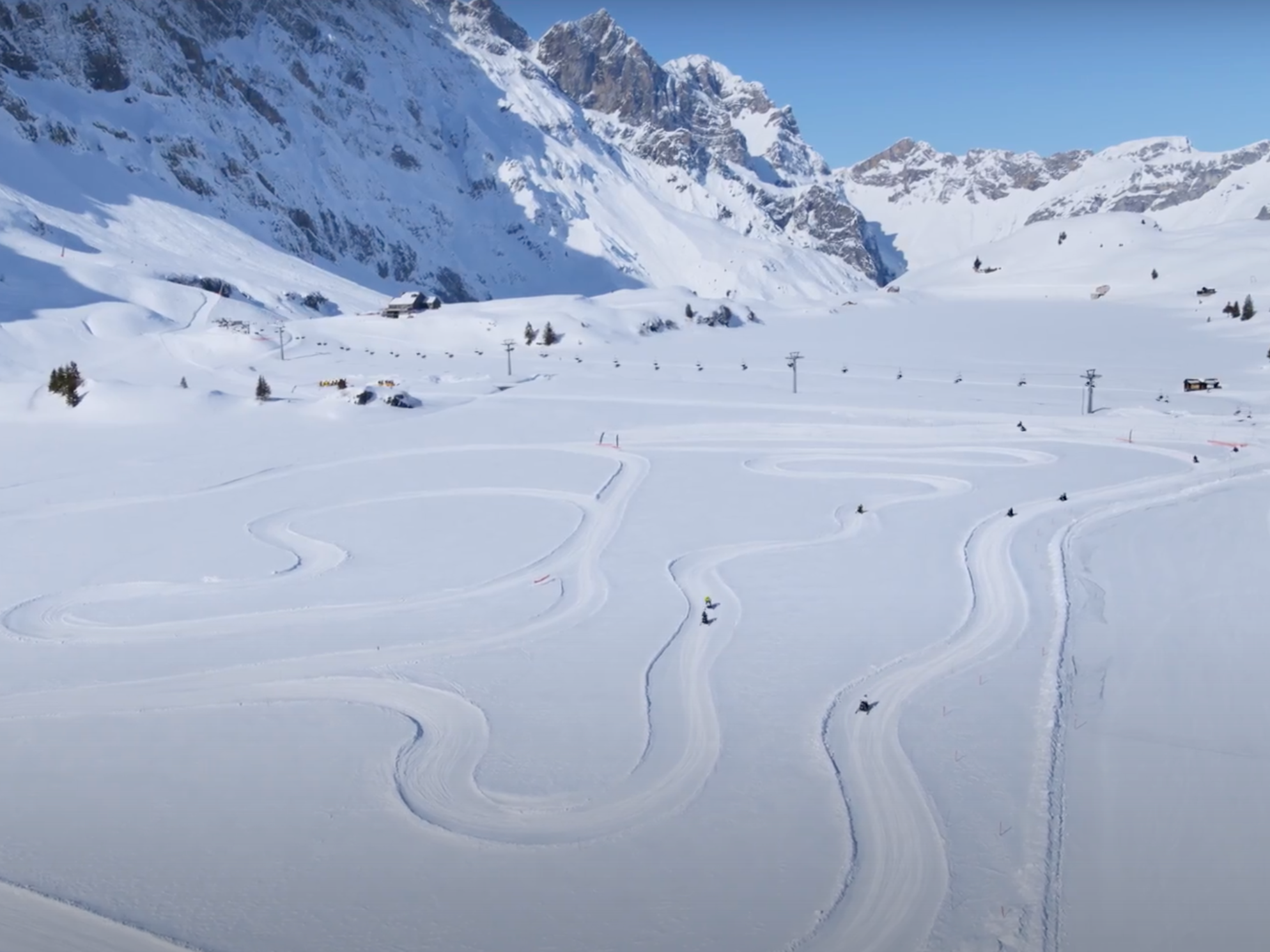 Snowpark Titlis: ขับสโนว์โมบิลในฤดูหนาวในพื้นที่ภูเขาสูงที่มีวิวสวยงาม