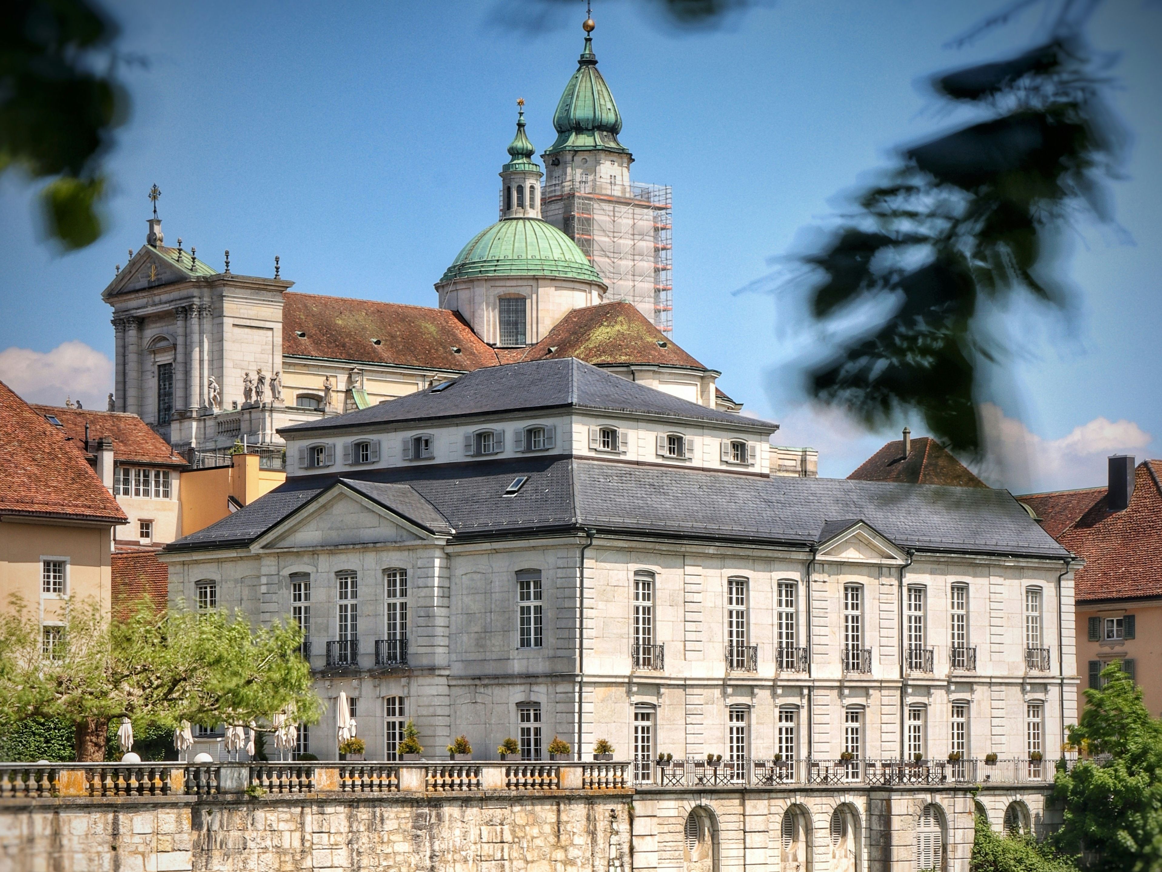 졸로투른: 인상적인 건축과 도시 전망을 갖춘 역사적인 건물, 스위스.