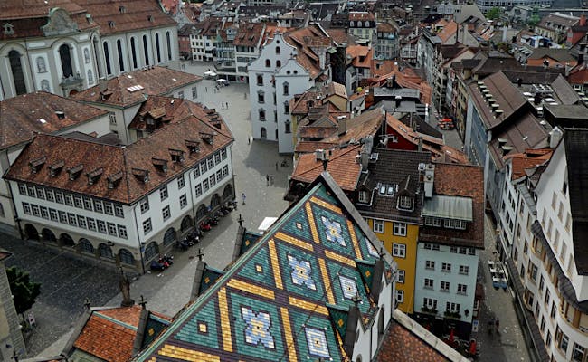 Reconnais-tu le toit coloré de l'église Laurenzenkirche ?