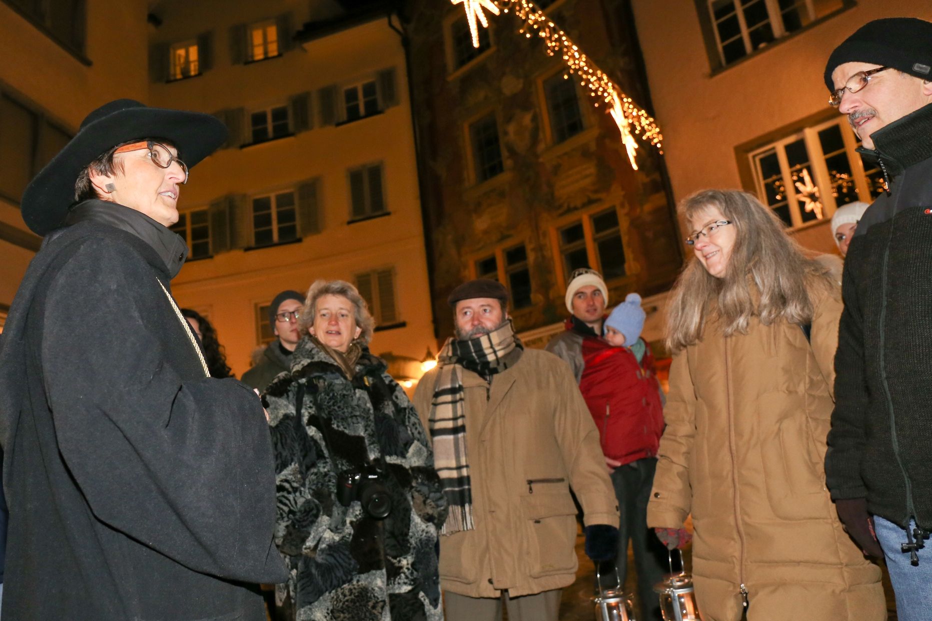 Advent tour in Chur with guides and visitors.