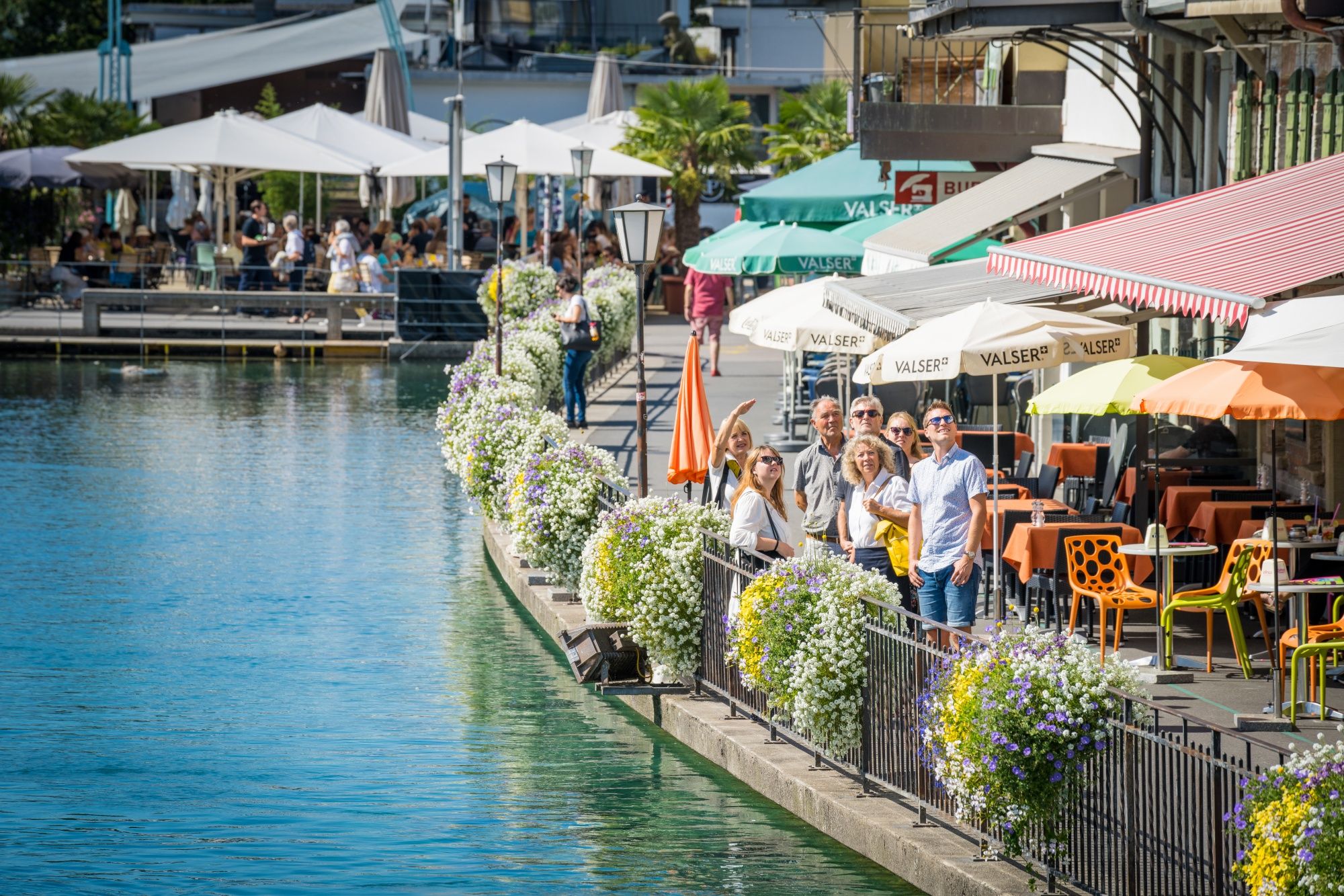 Visite de la ville à Thou: Découvre la pittoresque promenade au bord du lac avec plaisir et esprit d'équipe.